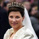 The bride wore the pearl diadem after her great grand mother, Queen Maud. Photo: Erlend Aas, Scanpix.